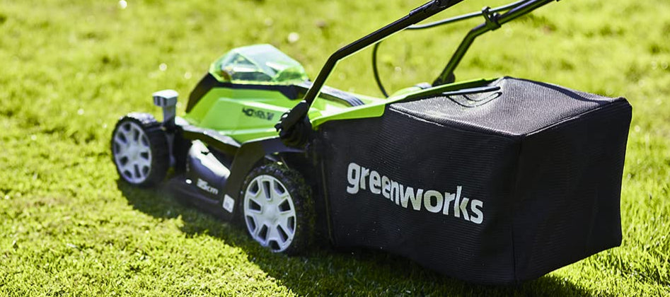 Greenworks 40V Akku-Rasenmäher G40LM35K2X, 35cm Schnittbreite, bis 400 m², 40L Fangkorb, inkl. 2x 2Ah Akkus & Ladegerät, 3 Jahre Garantie